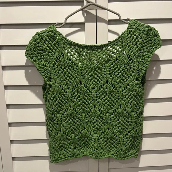 Free People Beach NWOT Green Crotchet Cropped Top in a Cotton/Polyester blend. - Picture 4 of 6